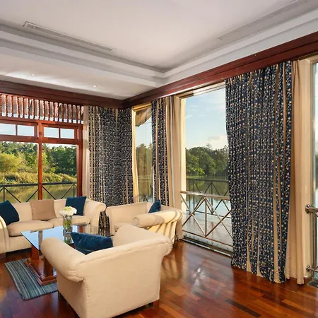 Mahaweli Reach Hotel Kandy Exterior photo