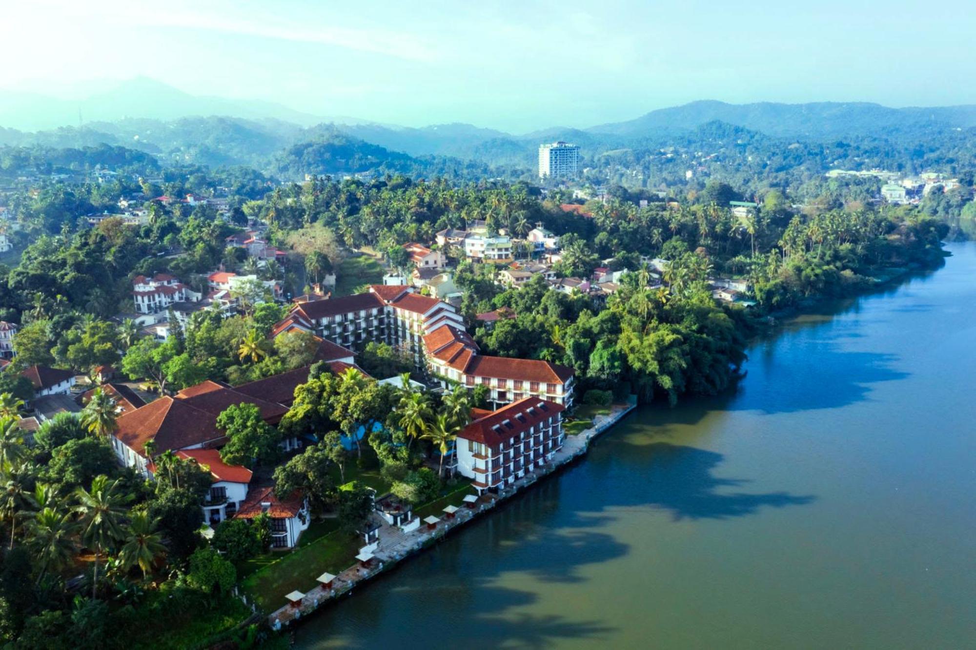 Hotel Mahaweli Reach