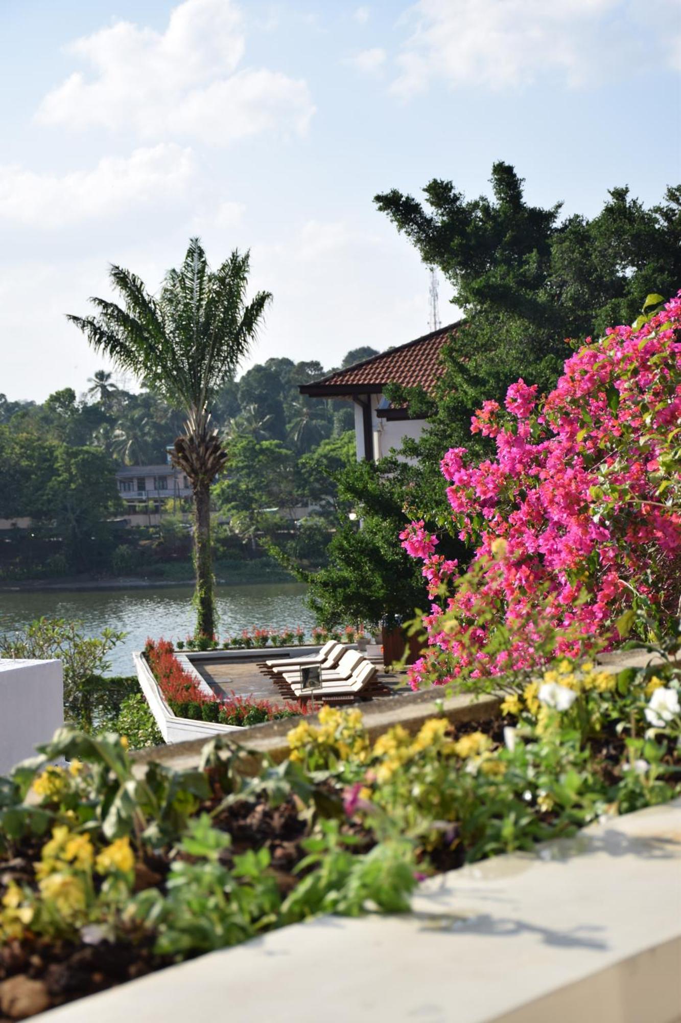 Hotel Mahaweli Reach Kandy