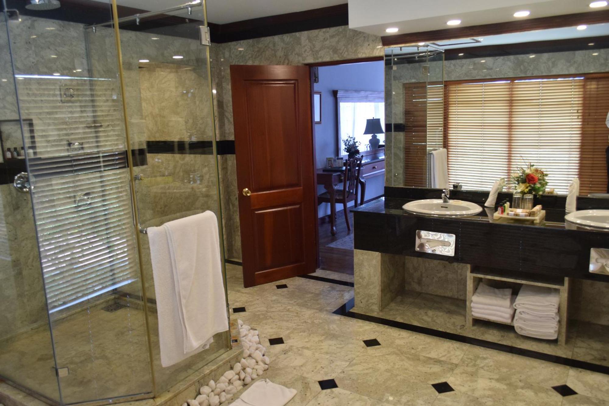 Mahaweli Reach 5* Kandy