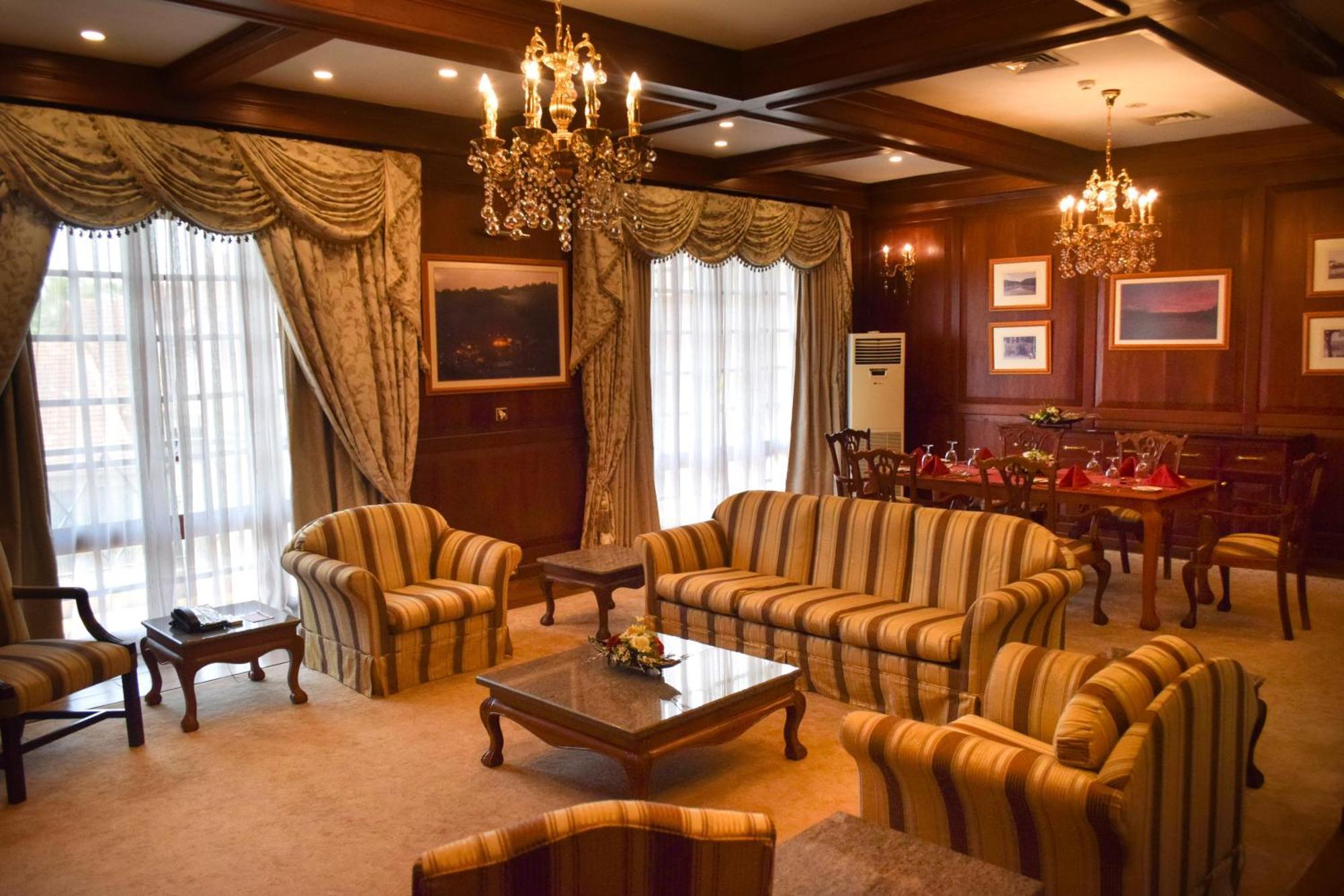 Hotel Mahaweli Reach Kandy