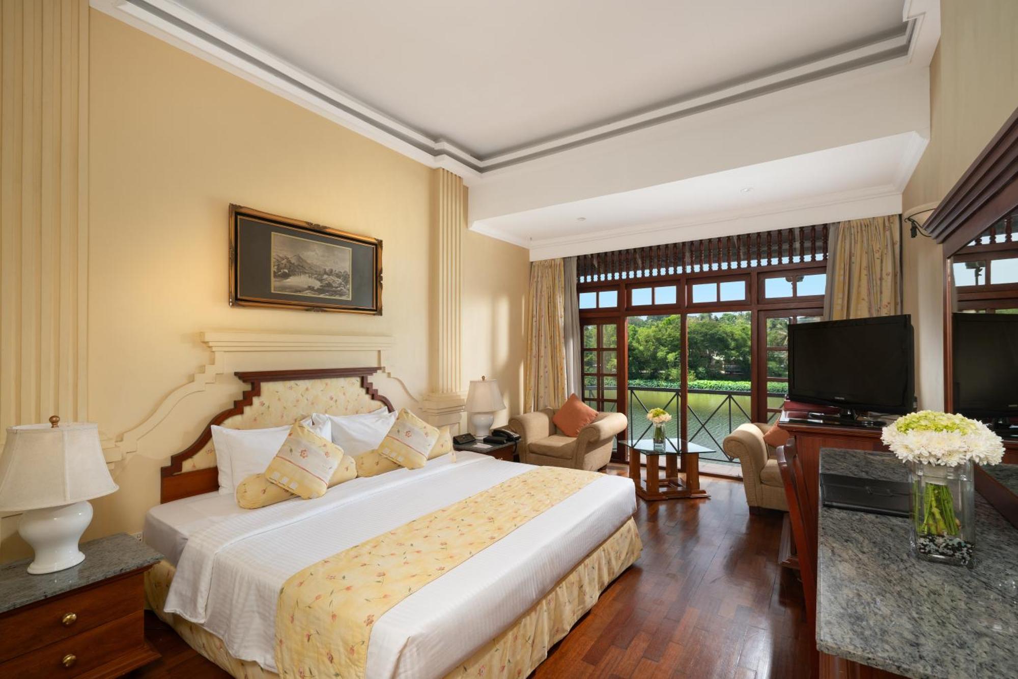 Mahaweli Reach Hotel 5*