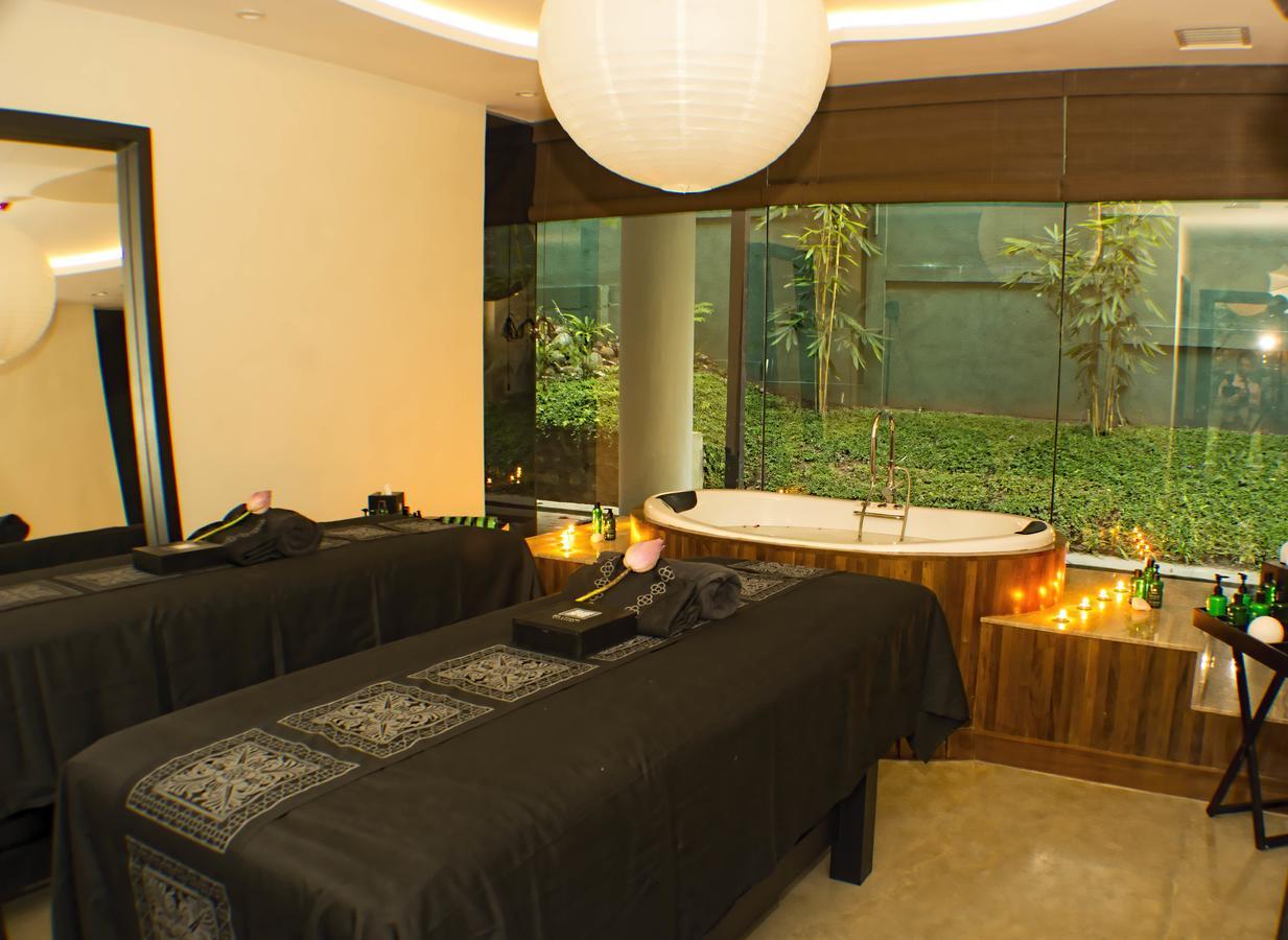 Hotel Mahaweli Reach Kandy