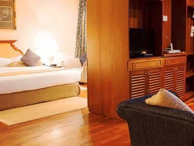 Mahaweli Reach Hotel Kandy